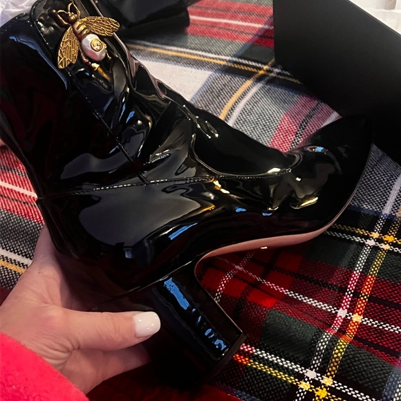 GUCCI
Patent Calfskin GG Lois Bee Ankle Booties 38.5 Black - Picture 7 of 10